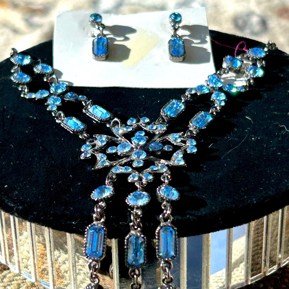Beautiful Blue 2 PC  Chandelier Necklace and  Earring New Loaded Glitz